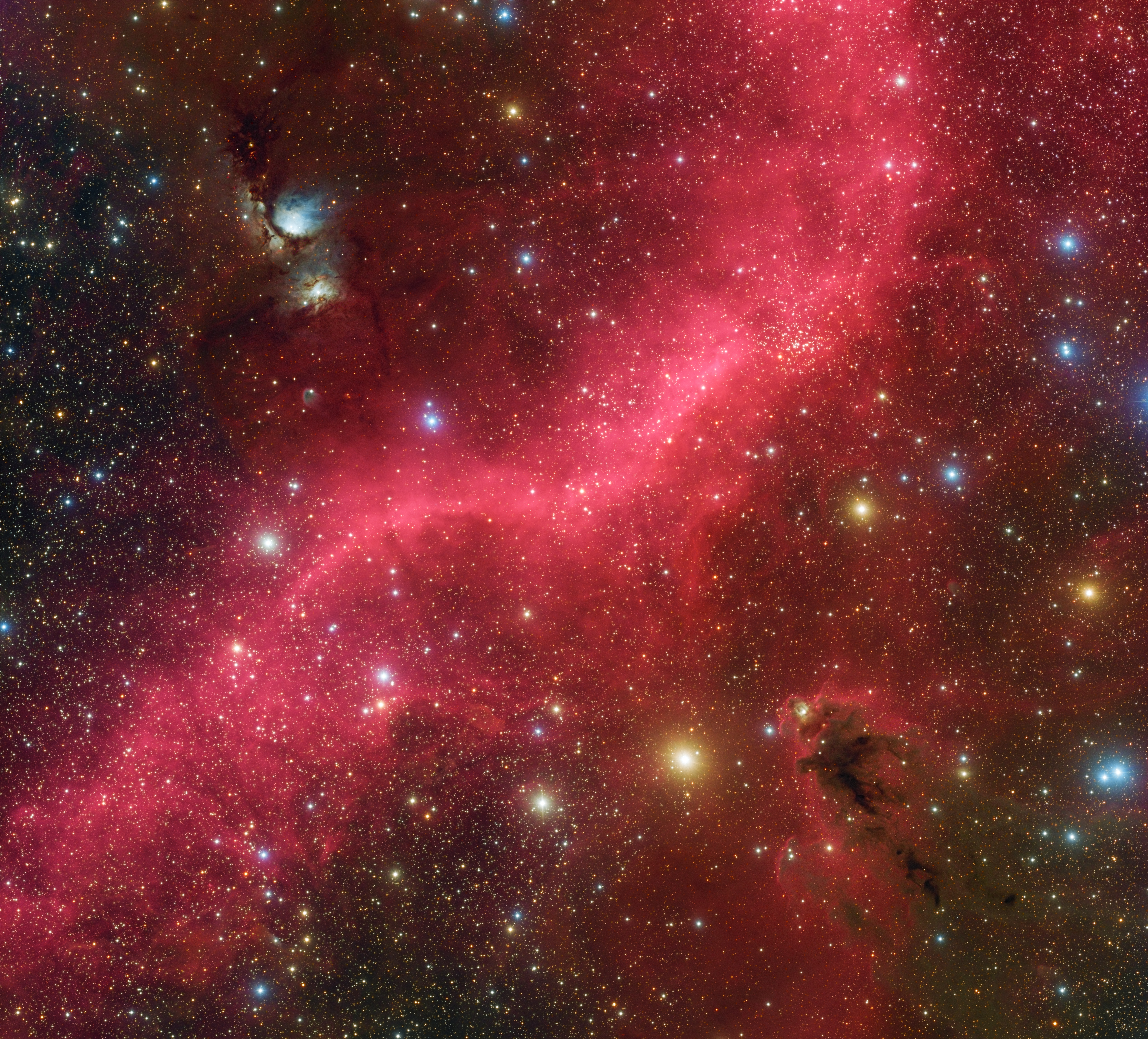 Universo attraversato da un fiume di luce rosa stelle azzurre e arancio
